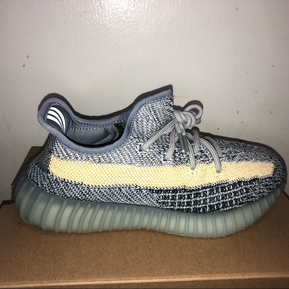 ⚠️SOLD ⚠️Yeezy Boost 350 V2 Ash Blue Size 5.5M/ - Picture 4 of 9